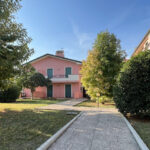 Appartamento al piano terra con una camera da letto.