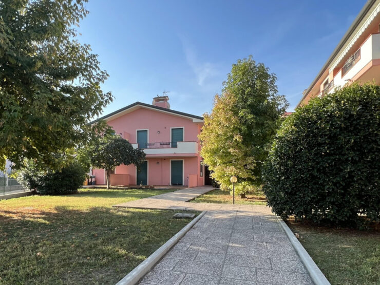 Appartamento al piano terra con una camera da letto.
