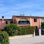 Appartamento con due camere e terrazzo.