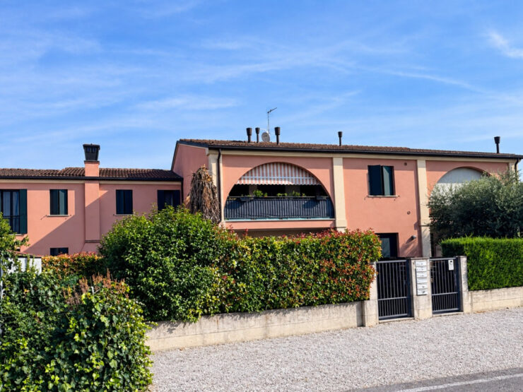 Appartamento con due camere e terrazzo.